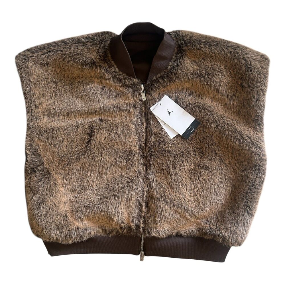 Nike Jordan Flight Reversible Faux Fur Vest Womens Small Baroque Brown IO3045